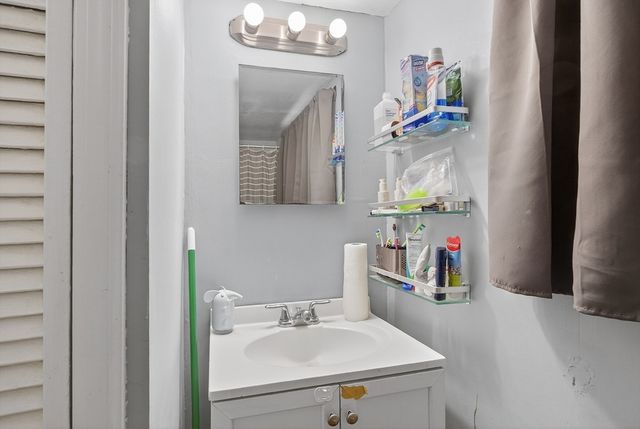 89 Goodale St, Haverhill, MA 01830