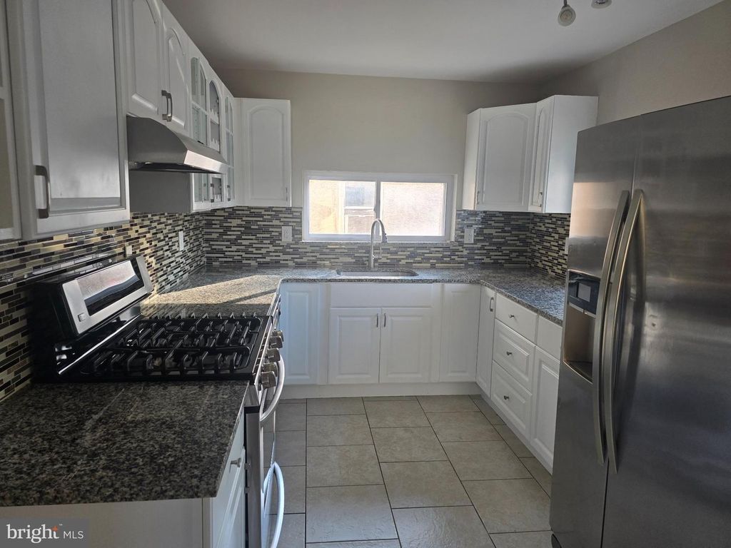 28 N WELLS AVE, GLENOLDEN, PA 19036 — photo 3