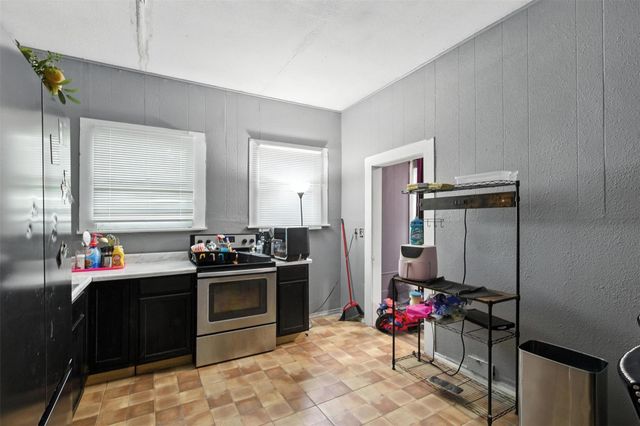 208 S Cloud Street, Wharton, TX 77488
