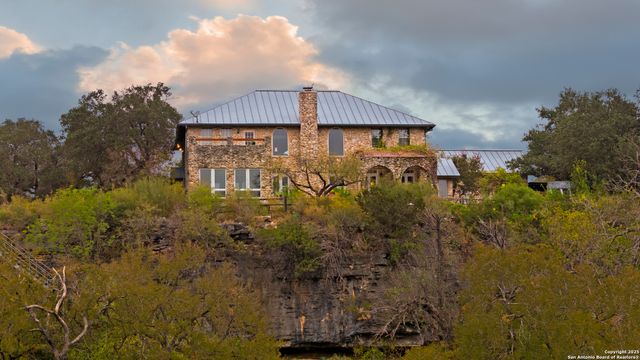 5229 Hupedo Ranch, Spicewood, TX 78669