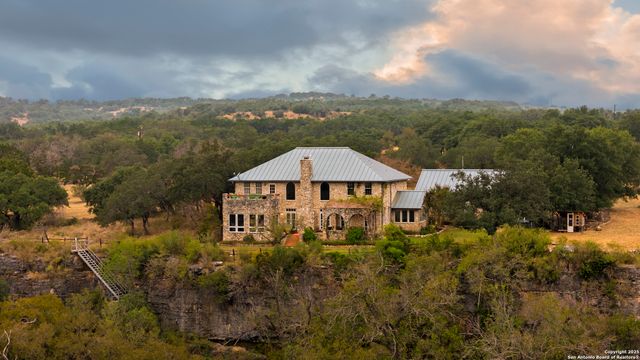 5229 Hupedo Ranch, Spicewood, TX 78669