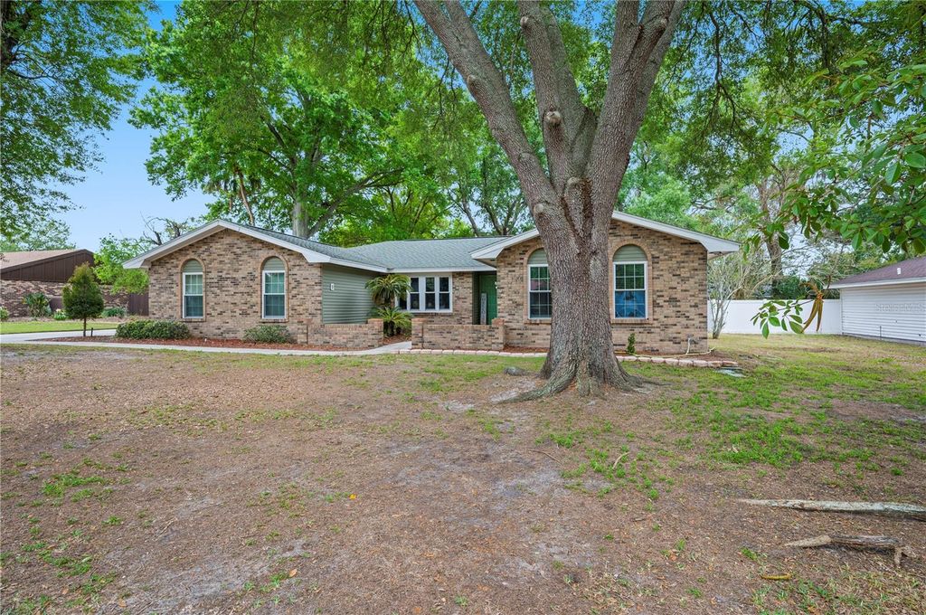Image 2 of property listing at 1123 KNIGHTS PLACE, Lakeland, FL 33813