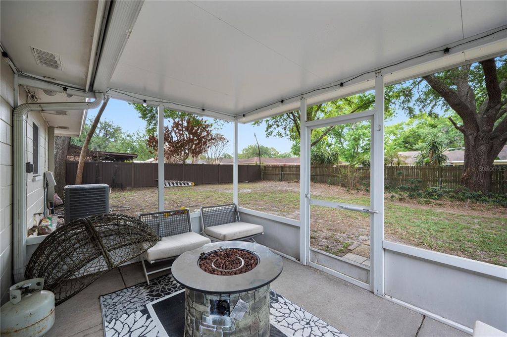 Image 11 of property listing at 1123 KNIGHTS PLACE, Lakeland, FL 33813