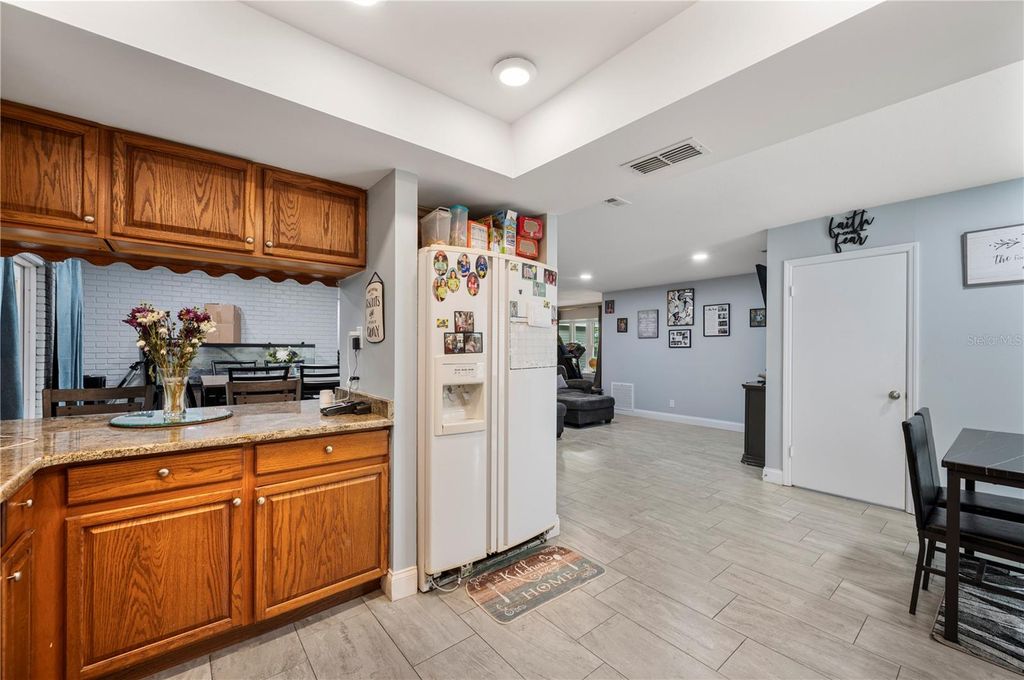 Image 20 of property listing at 1123 KNIGHTS PLACE, Lakeland, FL 33813