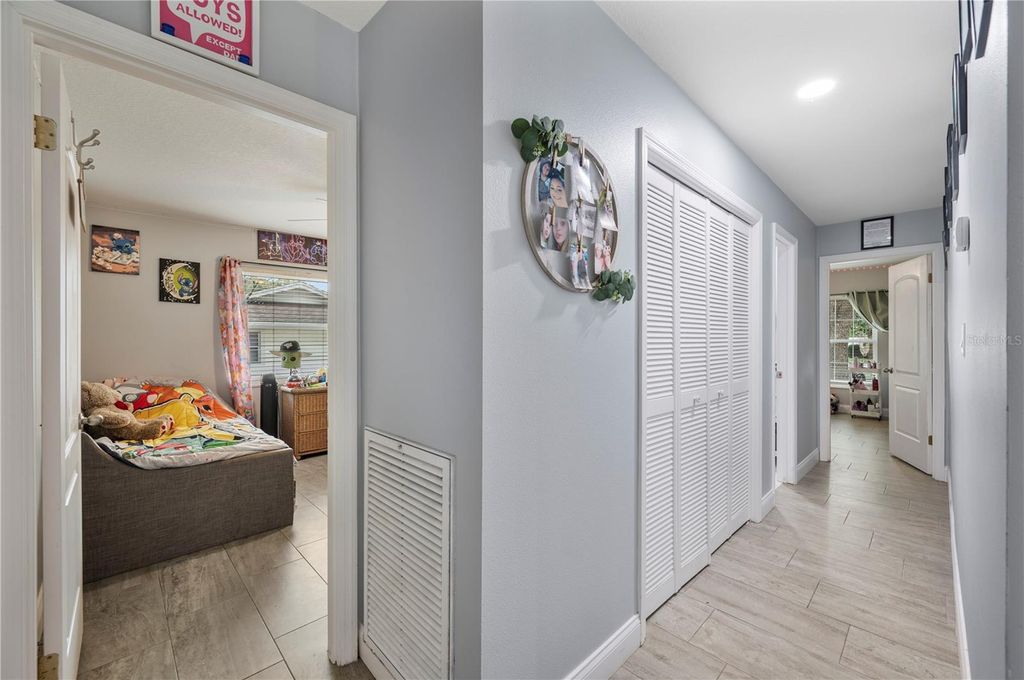 Image 28 of property listing at 1123 KNIGHTS PLACE, Lakeland, FL 33813