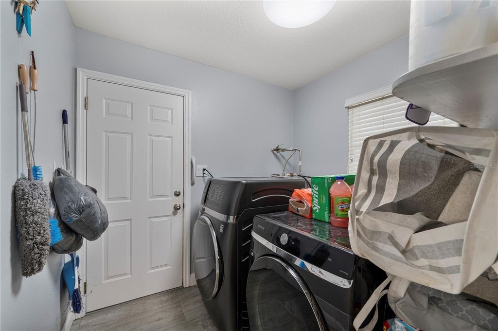 Image 33 of property listing at 1123 KNIGHTS PLACE, Lakeland, FL 33813