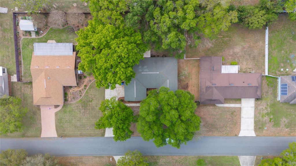 Image 37 of property listing at 1123 KNIGHTS PLACE, Lakeland, FL 33813