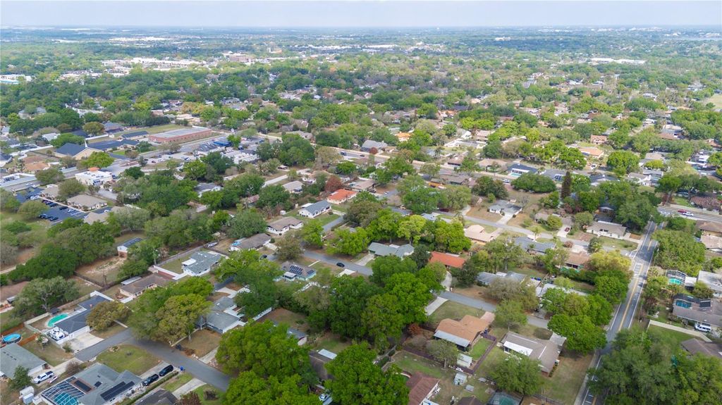 Image 41 of property listing at 1123 KNIGHTS PLACE, Lakeland, FL 33813