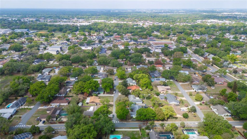 Image 43 of property listing at 1123 KNIGHTS PLACE, Lakeland, FL 33813