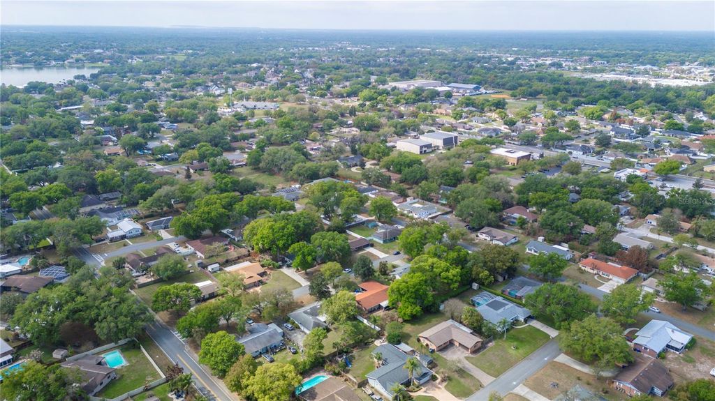 Image 45 of property listing at 1123 KNIGHTS PLACE, Lakeland, FL 33813