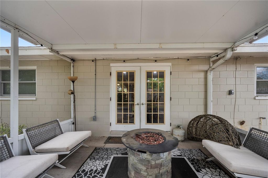 Image 10 of property listing at 1123 KNIGHTS PLACE, Lakeland, FL 33813