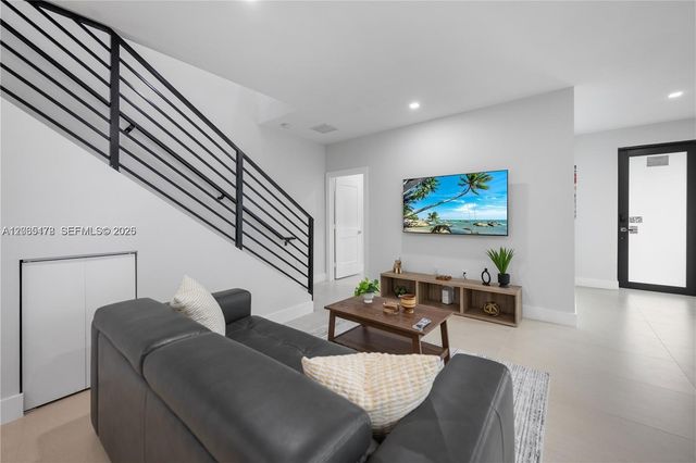1121 NW 25th St, Miami, FL 33127