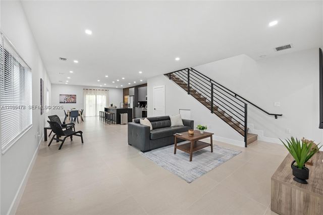 1121 NW 25th St, Miami, FL 33127
