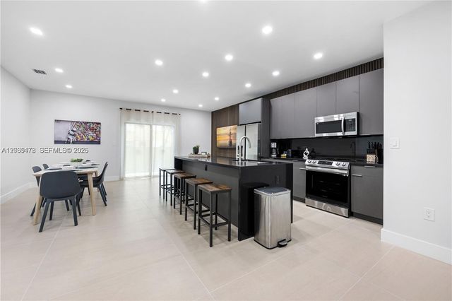 1121 NW 25th St, Miami, FL 33127