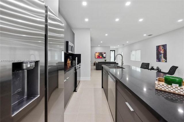 1121 NW 25th St, Miami, FL 33127