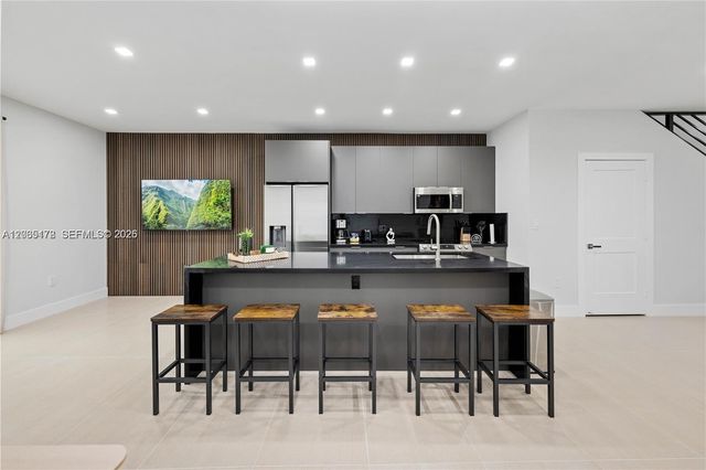 1121 NW 25th St, Miami, FL 33127
