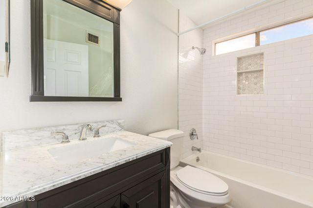 1851 E CARLA VISTA Drive, Gilbert, AZ 85295