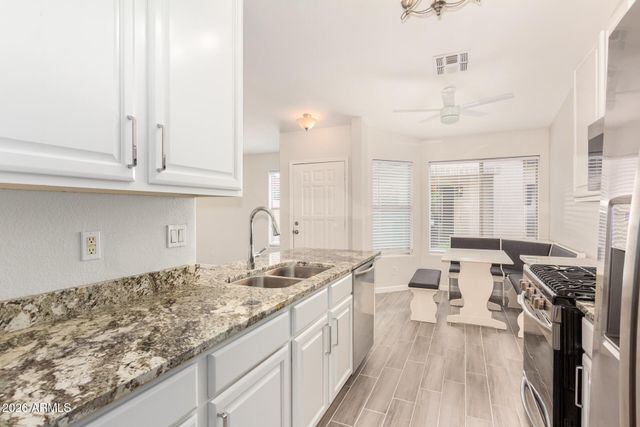 1851 E CARLA VISTA Drive, Gilbert, AZ 85295