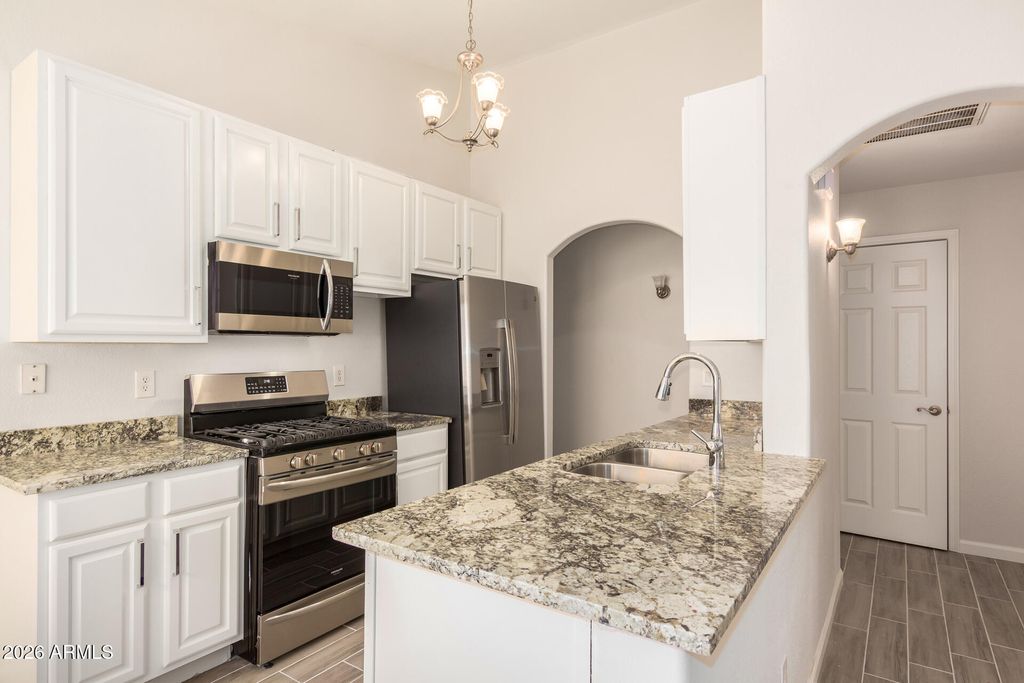 1851 E CARLA VISTA Drive, Gilbert, AZ 85295
