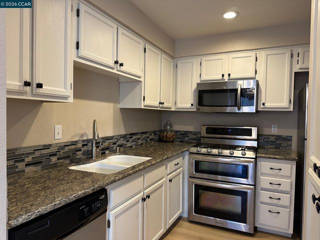 402 Olympus 7, Hercules, CA 94547