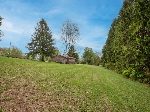 353 Thompson Hill Rd, Independence, PA 15001
