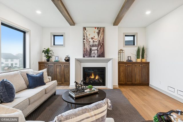 5042 Airlake Draw, Woodbury, MN 55129