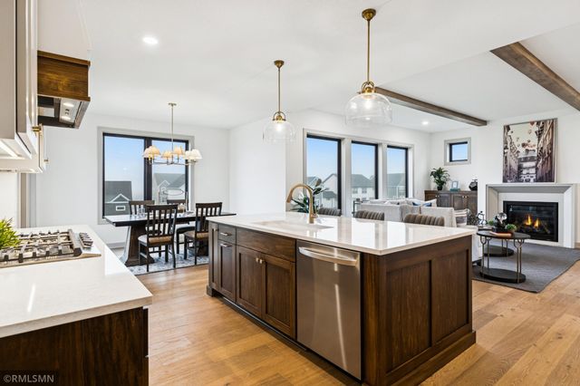 5042 Airlake Draw, Woodbury, MN 55129