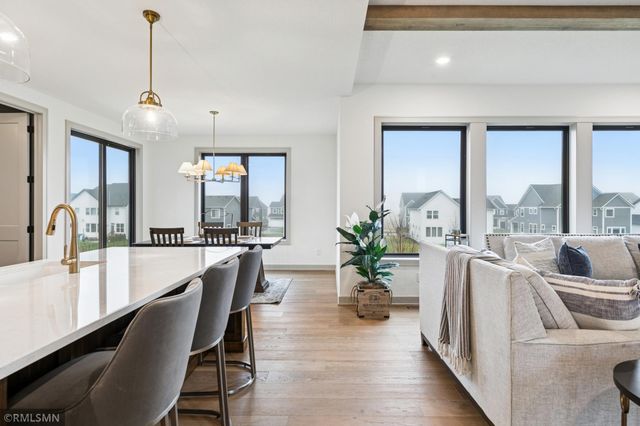 5042 Airlake Draw, Woodbury, MN 55129