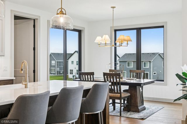 5042 Airlake Draw, Woodbury, MN 55129