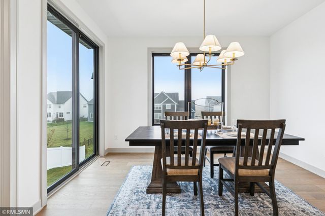 5042 Airlake Draw, Woodbury, MN 55129