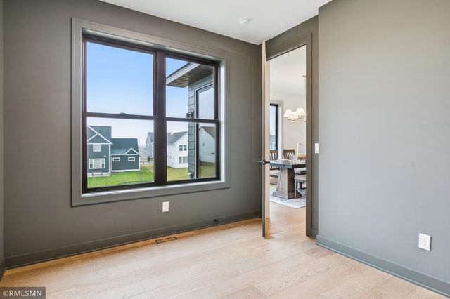 5042 Airlake Draw, Woodbury, MN 55129