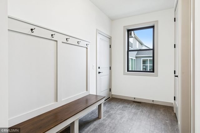 5042 Airlake Draw, Woodbury, MN 55129