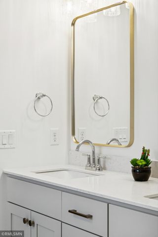 5042 Airlake Draw, Woodbury, MN 55129