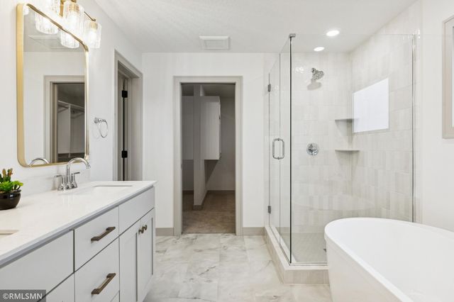 5042 Airlake Draw, Woodbury, MN 55129