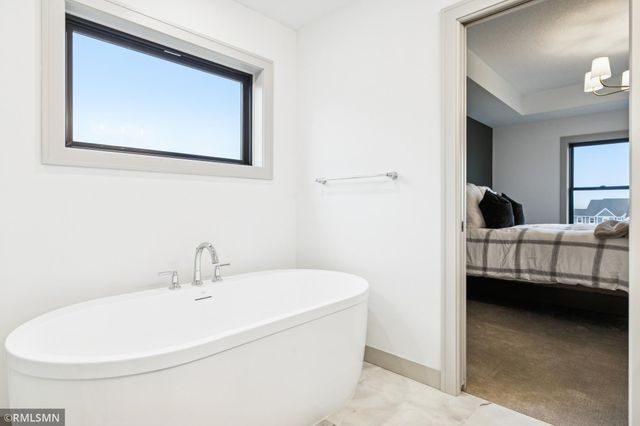 5042 Airlake Draw, Woodbury, MN 55129