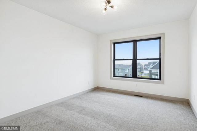 5042 Airlake Draw, Woodbury, MN 55129