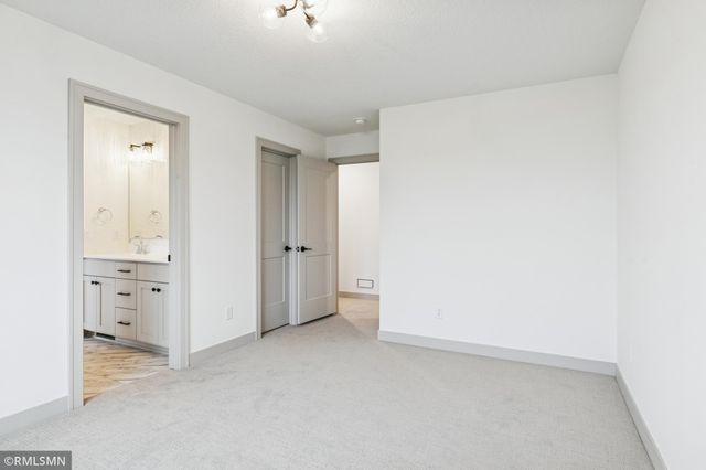 5042 Airlake Draw, Woodbury, MN 55129