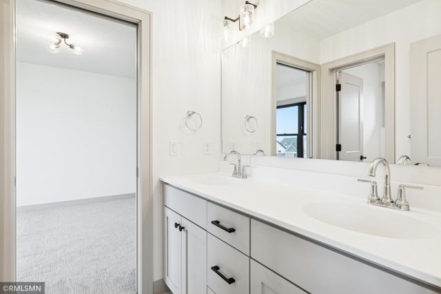 5042 Airlake Draw, Woodbury, MN 55129