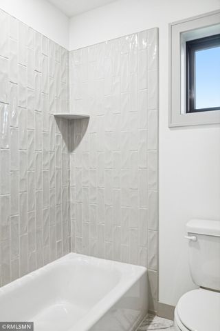 5042 Airlake Draw, Woodbury, MN 55129