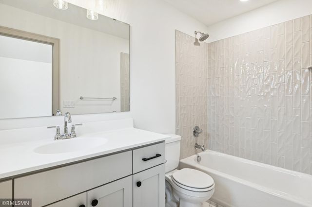 5042 Airlake Draw, Woodbury, MN 55129