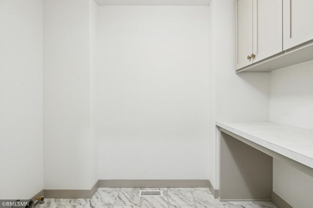 5042 Airlake Draw, Woodbury, MN 55129