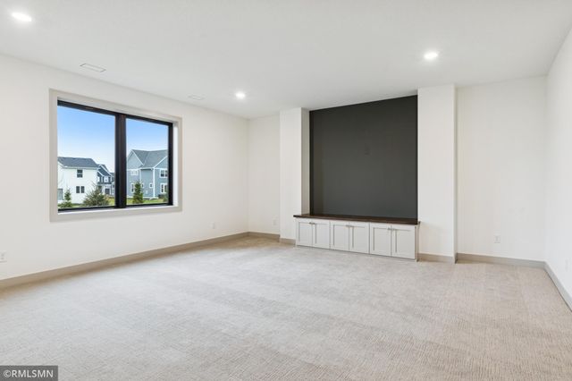 5042 Airlake Draw, Woodbury, MN 55129