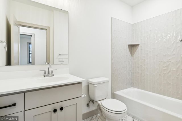 5042 Airlake Draw, Woodbury, MN 55129