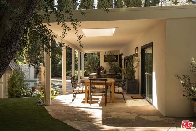 4963 Queen Victoria Road, Woodland Hills (los Angeles), CA 91364