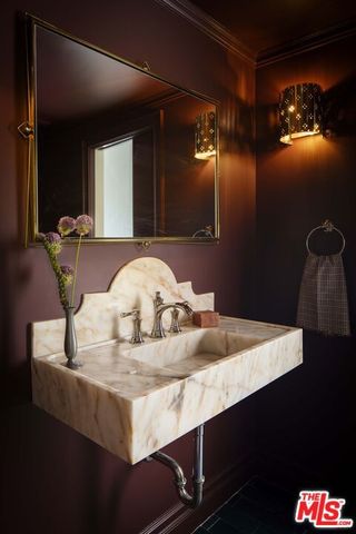 4963 Queen Victoria Road, Woodland Hills (los Angeles), CA 91364
