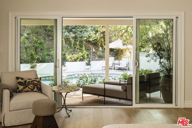 4963 Queen Victoria Road, Woodland Hills (los Angeles), CA 91364