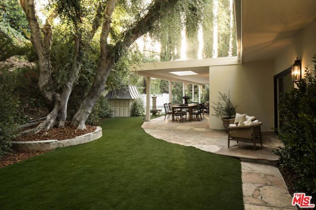4963 Queen Victoria Road, Woodland Hills (los Angeles), CA 91364