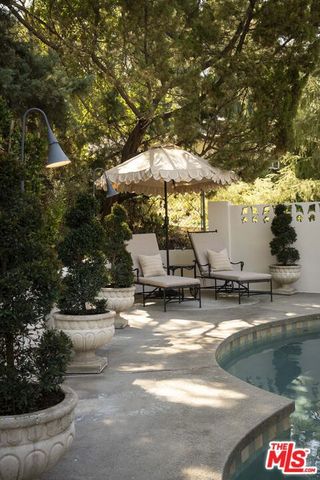 4963 Queen Victoria Road, Woodland Hills (los Angeles), CA 91364