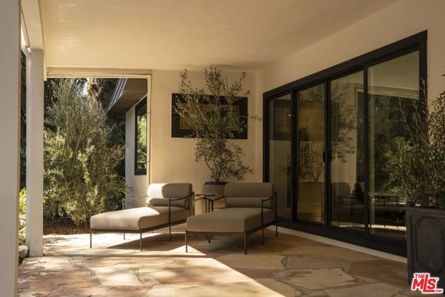 4963 Queen Victoria Road, Woodland Hills (los Angeles), CA 91364