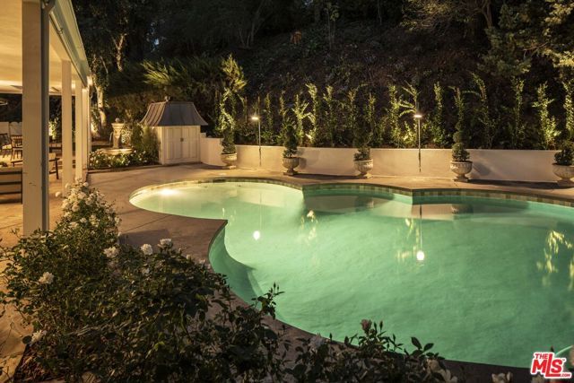 4963 Queen Victoria Road, Woodland Hills (los Angeles), CA 91364